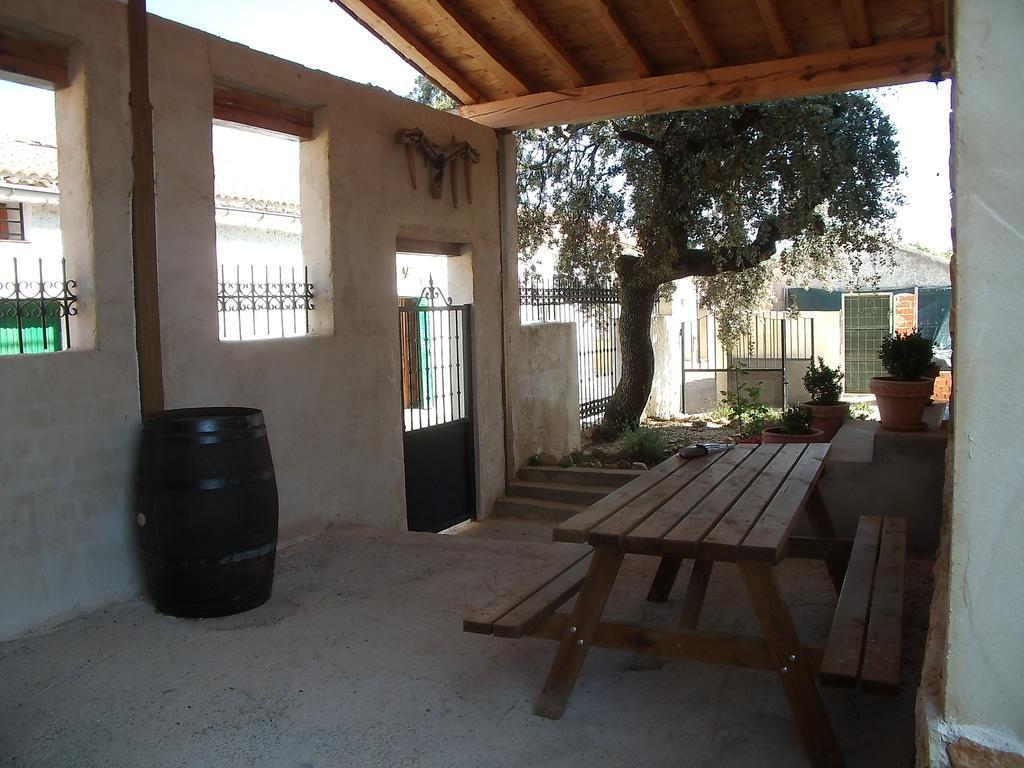 La Casa Del Cartero Pablo Vendégház Saldana de Ayllon Kültér fotó